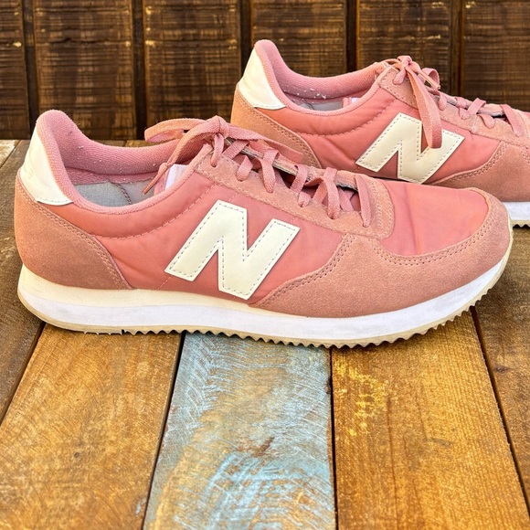 New Balance 220 Pink Shoes - Picture 10 of 16